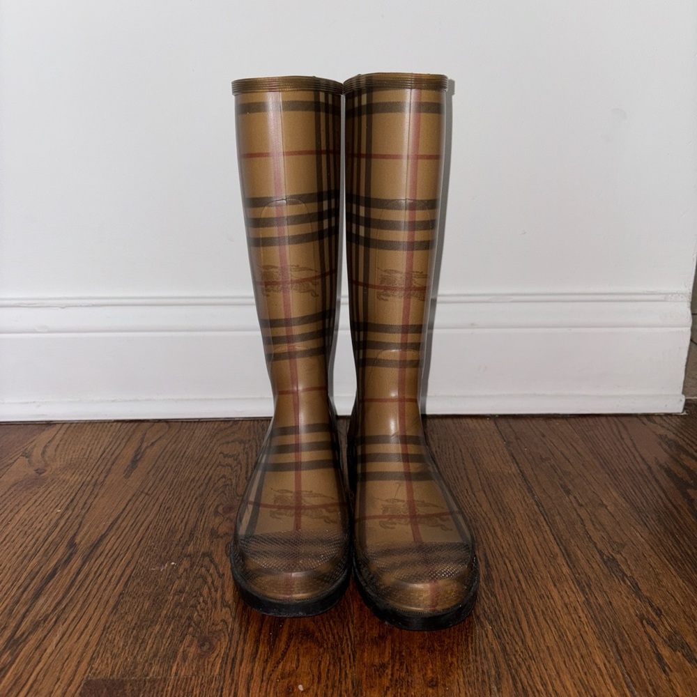 Burberry women’s Rainboots.